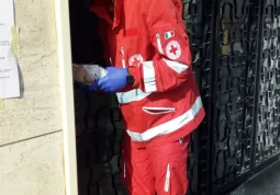 Oltre alle emergenze e ai servizi ordinari, nel 2020 hanno provveduto, anche grazie alla disponibilità dei volontari temporanei, alla consegna dei farmaci e delle spese e del materiale didattico a domicilio e alla misurazione della febbre nei luoghi pubblici